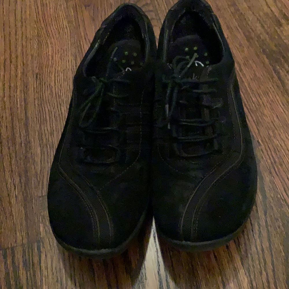 Pre-owned Clarks wave in size 8